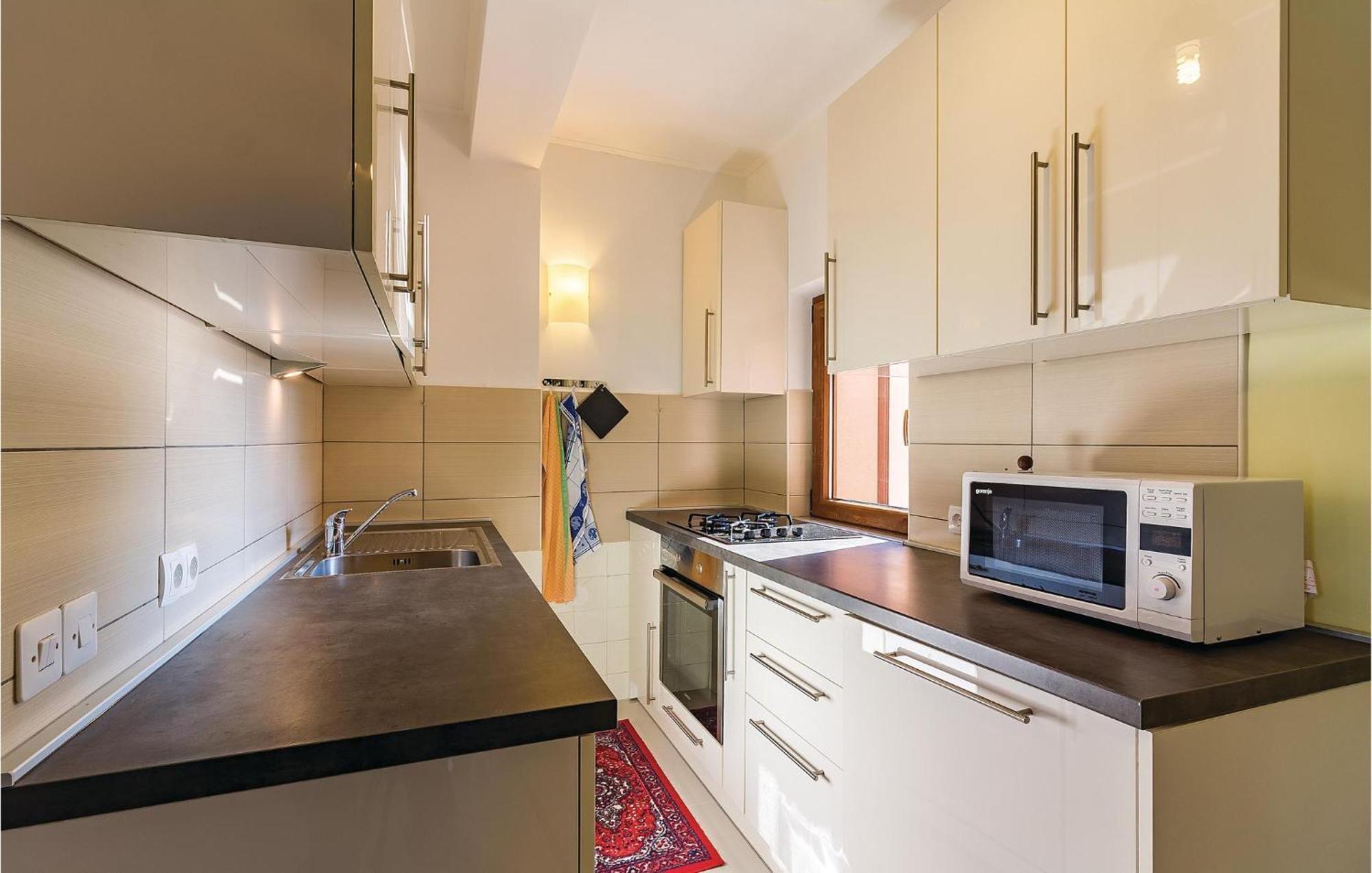 In With Kitchen * Pula